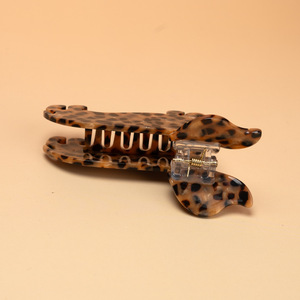 Pince à cheveux élégante en acétate motif léopard, pince requin pour chien teckel, accessoires polyvalents pour cheveux de femme - Product Image 6