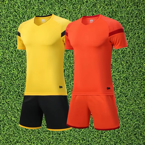 Impresión de logotipo OEM camisetas de fútbol 2025 Logotipo de equipo personalizado 100% poliéster elástico impermeable secado rápido manga corta camiseta de fútbol - Product Image 1