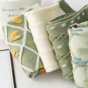 Calzini di cotone da donna in stile College primavera ed estate Avocado verde <span class=keywords><strong>a</strong></span> <span class=keywords><strong>righe</strong></span> corte <span class=keywords><strong>a</strong></span> rombi <span class=keywords><strong>a</strong></span> forma di reticolo retrò graziosi calzini da ragazza - Product Image 5