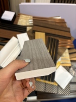 Plinthe de plafond en PVC haute densité, design moderne, résistante à l'humidité, durable, écologique, pour hôtel, appartement, bureau, immeuble