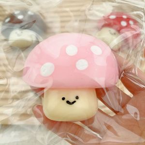 Jincan Petit Jouet Anti-Stress en Silicone Façon Champignon Fait Main, Cadeau de Décompression Ultra Doux DIY - Product Image 4
