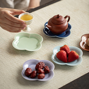 Assiette à pâtisserie en céramique en forme de fleur, plat à dessert en porcelaine, plateau à fruits pour mariage, style simple - Product Image 2