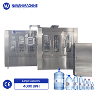 Hoge snelheid PET fles waterafvulmachine XGF40-40-12 19000-20000BPH Automatische RVS PLC Servomotor aangedreven afvullijn