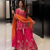 Ensemble Salwar Kameez Sharara de Luxe en Georgette Ethnique avec Haut à Broderie Lourde, Sharara en Georgette et Dupatta Assortie en Coton Recyclé pour Tenue Décontractée