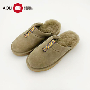 Chaussons d'intérieur pour <span class=keywords><strong>femme</strong></span>, doux, chauds pour l'hiver, personnalisables, à semelle résistante, avec design croisé - Product Image 1