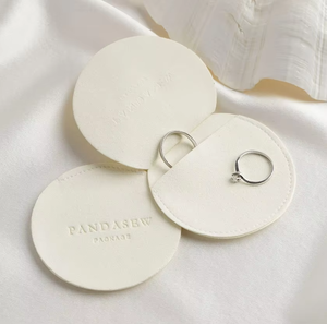 Elequeen - Bolsitas de Joyería Modernas Portátiles con Logotipo Personalizado en Relieve, Hechas con Material Reciclado, Estilo Plegable de 8*8CM para Anillos y Pendientes - Product Image 5