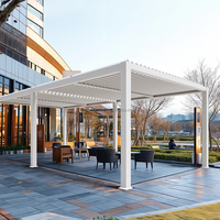Pergola à toit à lames orientables automatique, structure durable, éclairage LED extérieur étanche, OEM ODM, toutes saisons, pour hôtels et complexes hôteliers