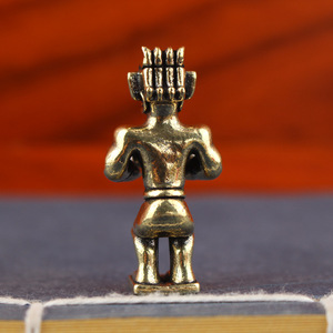 Statuetta in ottone di un'India semisdraiata, perfetta come scrivania da ufficio e tavolino da tè, ornamento civiltadino per la decorazione dell'auto - Product Image 4