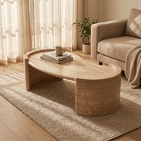 Table basse de salon en travertin beige vintage, design irrégulier personnalisé, fabrication artisanale italienne traditionnelle