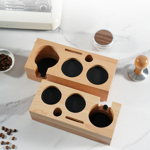 Base de tamper à café en bois de hêtre Casso 51mm 58mm, cinq trous, en bois massif, accessoire universel pour café, rangement - Product Image 2