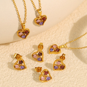 Conjunto de Joyería de Zirconia Pulida Impermeable con Colgante de Corazón Brillante y Aretes, Chapado en Oro, de Acero Inoxidable para Mujer - Product Image 1