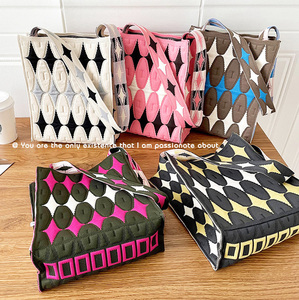 กระเป๋าถือ MK สำหรับผู้หญิงกระเป๋าสะพายไหล่กระเป๋าโท้ทผ้าไนลอนลายตามสั่งขนาดใหญ่ได้ - Product Image 6