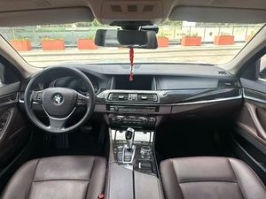 Voitures d'<span class=keywords><strong>occasion</strong></span> 2014 2017 <span class=keywords><strong>2015</strong></span> <span class=keywords><strong>Série</strong></span> 5 528Li Finition haut de gamme |   Moteur turbo, démarrage sans clé, bien entretenu - Product Image 5