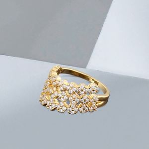 Vente flash - Bagues de fiançailles classiques en moissanite en argent sterling 925 plaqué or 18 carats pour femmes - Product Image 4
