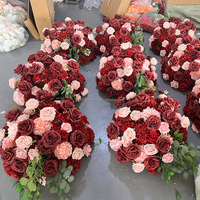 Boules de fleurs artificielles en rose bordeaux, directement de l'usine, pour décorations de centre de table de mariage