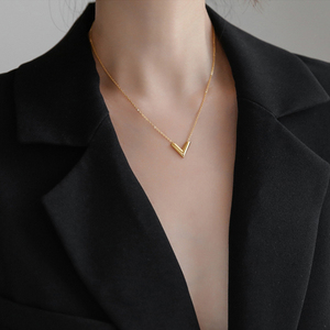 Collar de Cadena Clavícula de Acero Inoxidable Chapado en Oro de 18k, Joyería de Moda Retro, Collar con Colgante en Forma de V de Alto Pulido para Mujer - Product Image 3