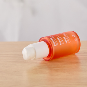 Botella de PETG Esmerilada de 30 ml, Libre de BPA, Color Personalizado, con Bomba de Presión, Pared Gruesa, Acabado Mate, Protección UV - Product Image 4