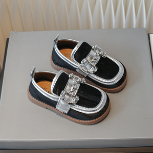 Nouvelles chaussures bateau décontractées en velours côtelé pour enfants, garçons et filles, avec détails métalliques, style mocassins souples - Product Image 4
