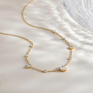 Collier pendentif en acier inoxydable plaqué or 18 carats original à la vente chaude, zircon, gouttelette, design délicat pour un cadeau minimaliste - Product Image 6