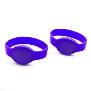 टॉपईमानदारी यूएचएफ वाटरप्रूफ रफिड रिस्टबैंड बच्चों पानी पार्क pvc सिलिकॉन सामग्री f08 चिप 13.56mhz आवृत्तियों सॉफ्ट मिनी टैग - Product Image 3