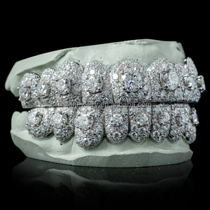 Joyería Fina Estilo Hip Hop Set Honeymoon de Grills de Diamantes para Dientes, Grills Personalizados con Moissanita VVS Helada y Piedra Central Grande - Product Image 2