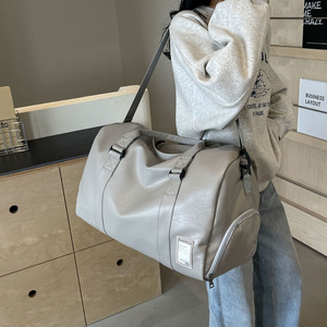Sac de voyage et de camping personnalisé en cuir PU de qualité supérieure, grande capacité, pliable, écologique, résistant à l'eau, pour le sport et la gym - Product Image 3