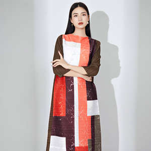 Abito plissettato <span class=keywords><strong>taglie</strong></span> <span class=keywords><strong>forti</strong></span> 2025 moda europea e americana abito Casual Extra Large <span class=keywords><strong>taglie</strong></span> <span class=keywords><strong>forti</strong></span> con stampa - Product Image 2