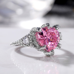 Anello a Forma di Cuore per Donne con Pietra Rosa, Gioiello Elegante e alla Moda, Regalo Romantico per Fidanzamento e Matrimonio - Product Image 3