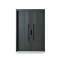 Porte d'entrée en acier à double battant de qualité supérieure avec bandes centrales à nervures fines et système de verrouillage intelligent pour bâtiments résidentiels contemporains