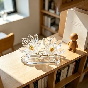 Ornamento in Resina Trasparente con Fiore <span class=keywords><strong>di</strong></span> Magnolia e Stami Dorati, Elegante Decorazione da Scrivania e Regalo - Product Image 6