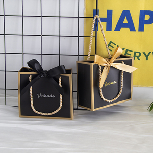 Sacs cadeaux de luxe noirs pour bijoux, mini sacs en papier estampés à chaud pour boutique, 14*6*12cm, pour fêtes de Noël - Product Image 4