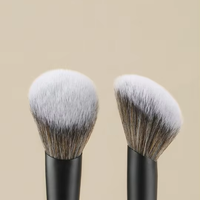 MSQ Pinceau de maquillage simple végétalien manche en bois synthétique pour outil de beauté pour le visage compatible avec les cheveux synthétiques et le fard à joues en poudre