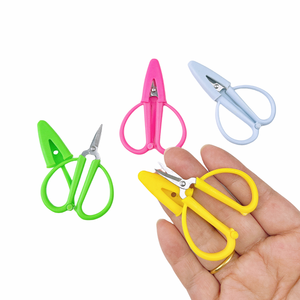 Mini Forbici Colorate Portatili, Tagliafilo, Forbici da Ricamo, Forbici di Sicurezza per Studenti con Cappuccio in Silicone, Mini Forbici Tascabili - Product Image 5