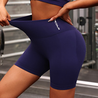 High-waisted naadloze skinny fit gymshorts voor dames, met scrunch butt effect, geschikt voor sport, yoga en activewear, ademend, sneldrogend en milieuvriendelijk.