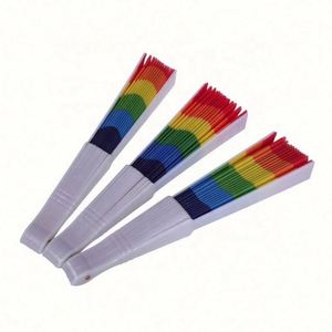 Ventilador Plegable Arcoíris de Plástico con Varillas de Bambú para el Orgullo Gay - ¡Gran Oferta! - Product Image 5