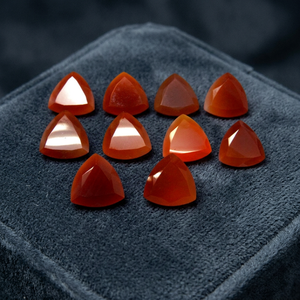 Venta al por Mayor de Piedras Preciosas de Ónix Rojo Suelto AAA, Piedra Natural Roja Tallada de Primera Calidad, Forma Triangular Calibrada de 18x18MM - Product Image 3