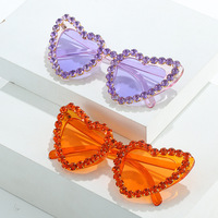 2023 nouvelle arrivée transfrontalière UV400 lunettes de soleil en diamant en forme de coeur optique pour femmes mode classique avec cadre PC