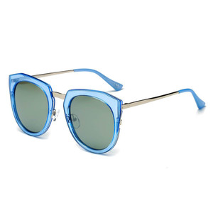 Lunettes de soleil surdimensionnées de type œil de chat FERNDALE avec verres polarisés miroir - Product Image 4