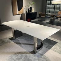 Meubles de salle à manger modernes pour la maison, fabriqués en Chine, table à manger rectangulaire en marbre naturel haut de gamme et stable avec chaises confortables.