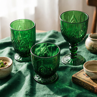 Élégantes coupes à vin en verre coloré faites à la main, décorées de motifs floraux en relief, pour bars et mariages