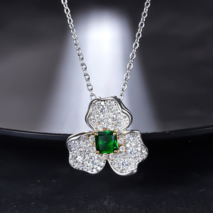 Collana con Ciondolo a Forma di Fiore di Camelia per Donne, Gioiello Elegante in Stile Vintage alla Moda - Product Image 3