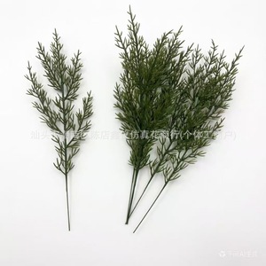 Branche de pin artificielle Xinyi 30cm-100cm, décoration de Noël en plastique, bouquet de verdure pour la maison - Product Image 1