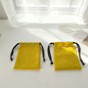 Petite pochette en velours 8*10 cm, logo personnalisé imprimé, sac à poussière en velours avec cordon de serrage pour ranger colliers, boucles d'oreilles et bagues - Product Image 3