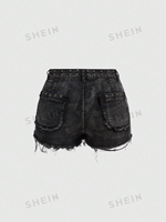 Shorts en jean noir délavé pour femme, style gothique, taille asymétrique, avec rivets, œillets, bords effilochés et déchirés