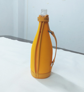 Funda Refrigerante para Botellas de Vino con Cierre de Neopreno Color Champán - Product Image 2