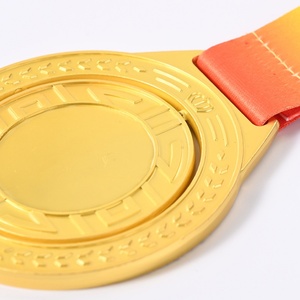 Medallas de Premio de Metal Personalizadas en Acabado Dorado, Plateado, Oro Rosa y Cinta Roja, Blanca y Azul para Reconocimiento en Eventos Deportivos - Product Image 4