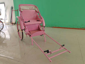 Rickshaw vintage tiré à la main, chariot de transport de passagers rétro à pédale pour la visite des quartiers anciens et la photographie - Product Image 3