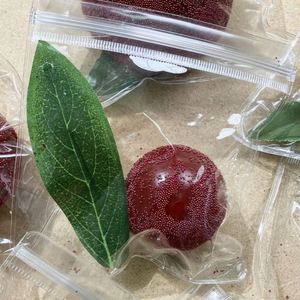 Jouet de décompression musical créatif en forme de fruit Yangmei, jouet sensoriel à pincer en forme de Yangmei - Product Image 3