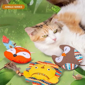 Nouveauté Peluche design moderne pour chat, animal en peluche avec plumes, série Jungle, jouet interactif et de mouvement, fournitures pour animaux de compagnie - Product Image 1