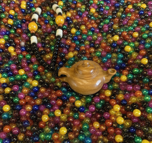 Pendentif décoratif en bois de santal vert sculpté pour clés de voiture - Product Image 3